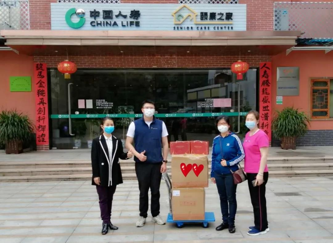 爱心人士捐赠营养食品 助力国寿·福保社区颐康之家抗疫